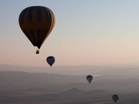 Ver el atardecer en globo