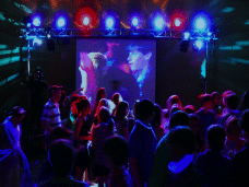 Disco party con vídeo proyección de homenaje y discoteca en Barcelona.