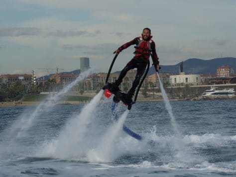 Actividades de agua en Barcelona: Flyboard, Parasailing, Catamarán